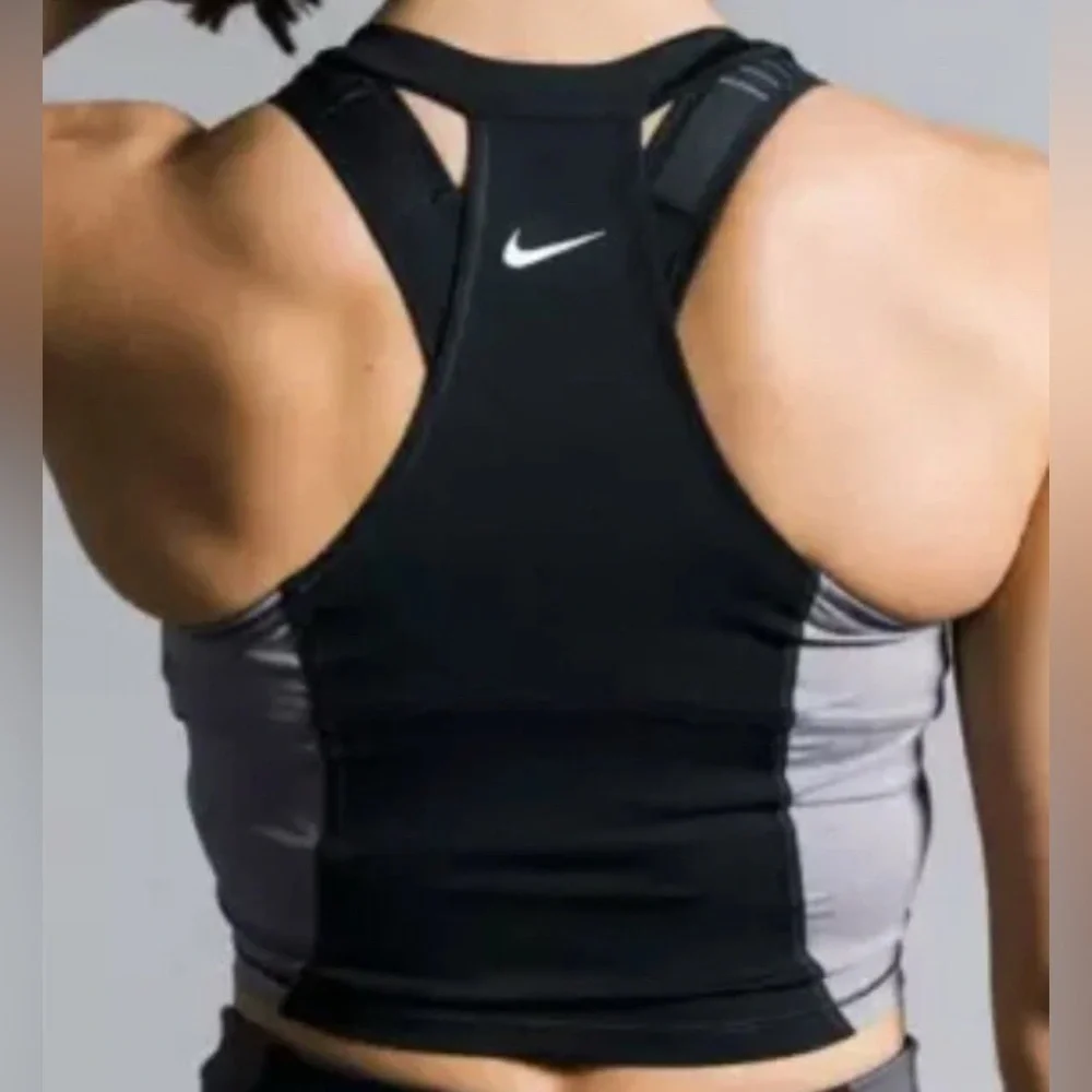 Nike Sports Bra Crop Top Black Gray Colorblock.  Size Women's small